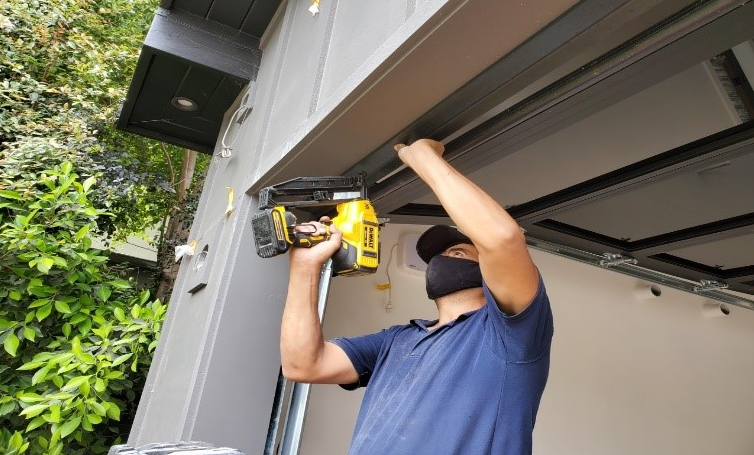 What NOT to Do Before Your Emergency Garage Door Repair
